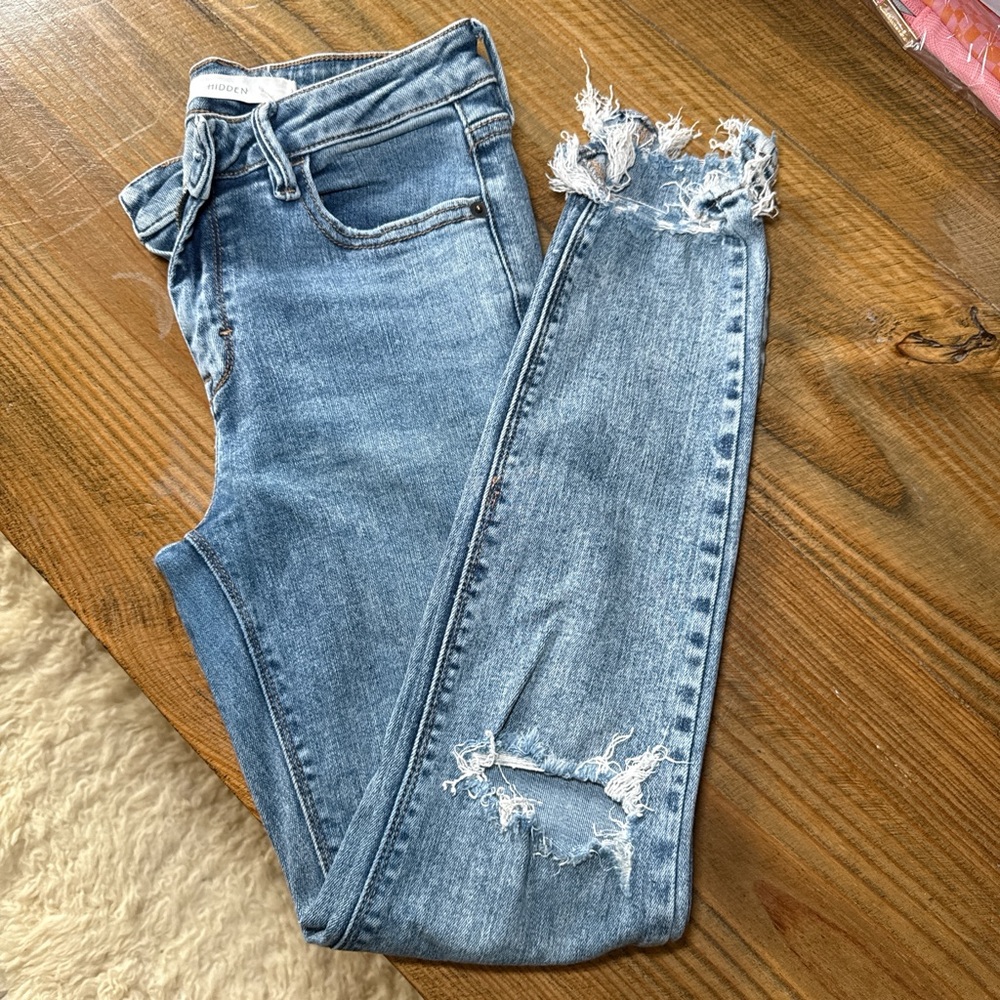 Hidden Distressed Skinny Jeans – Size 26